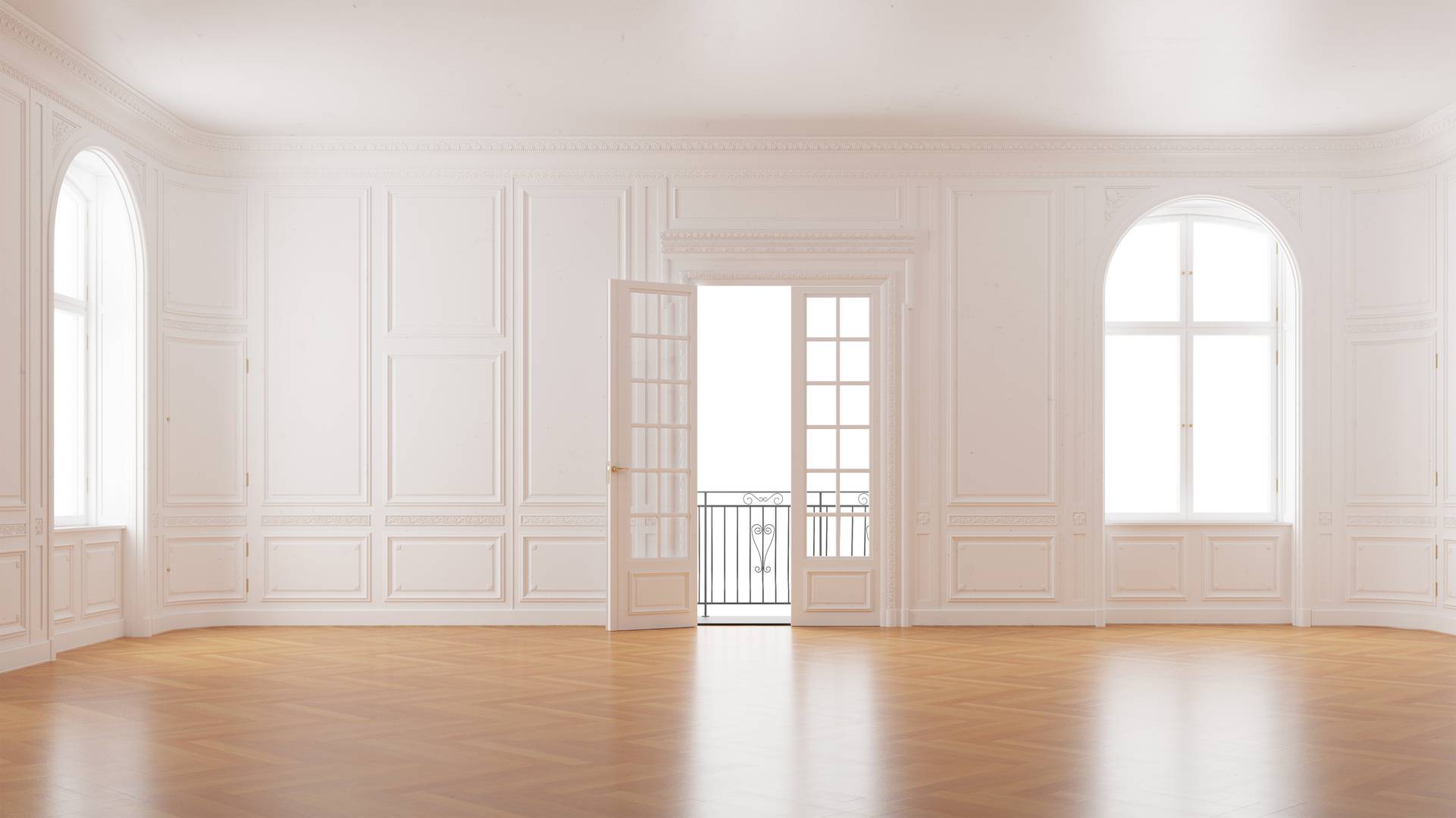 Eleganter leerer Raum im Altbau mit Balkon